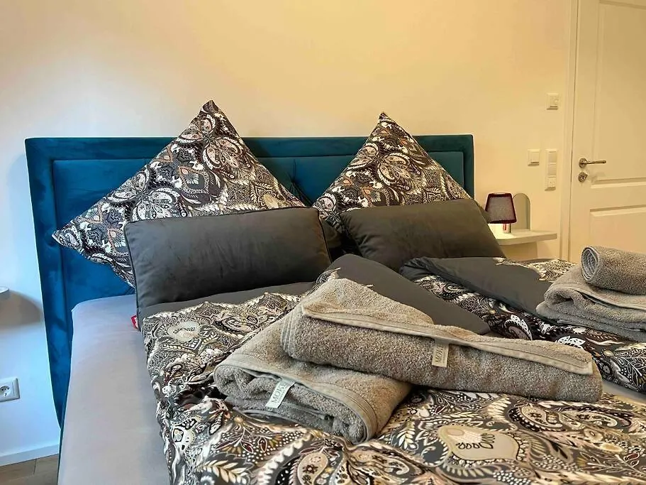 4Younic Billard * 2 Bedroom * 75-Zoll Tv * Boxspringbett Glonn Germany