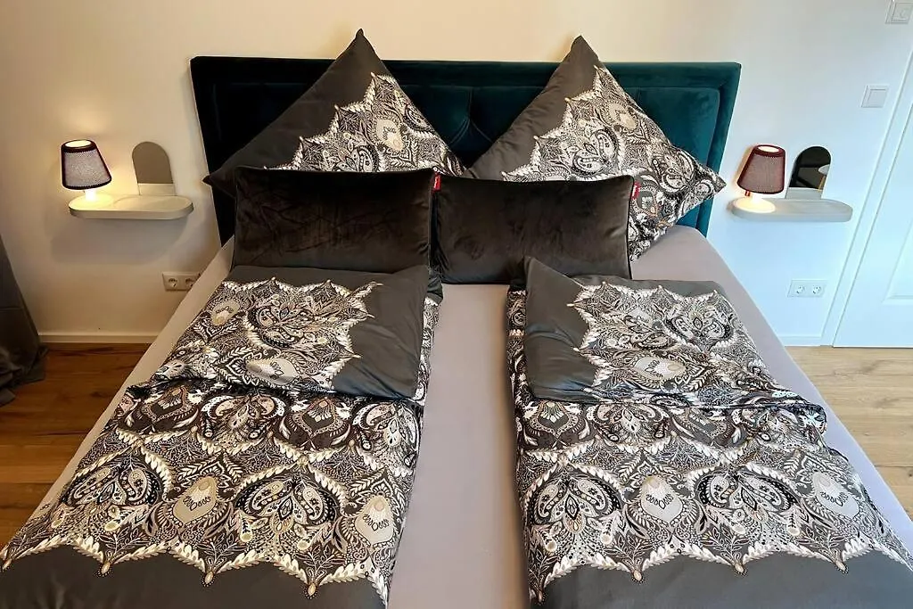 4Younic Billard * 2 Bedroom * 75-Zoll Tv * Boxspringbett Glonn